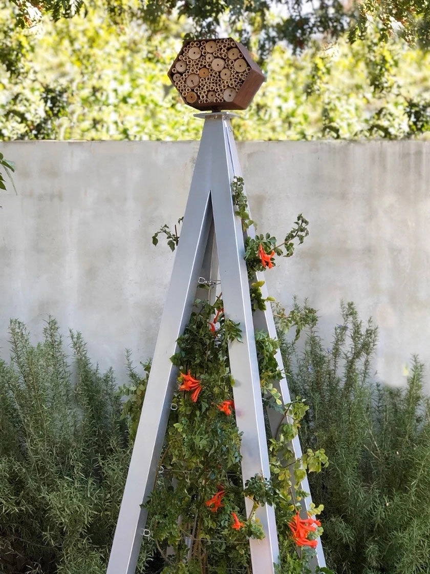 Bee Bungalow + Akoris Garden Tuteur Jr. 7 Bee Bungalow + Akoris Garden Tuteur Jr. - Image 7