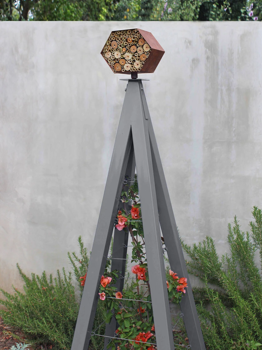 Bee Bungalow + Akoris Garden Tuteur Jr. 3 Bee Bungalow + Akoris Garden Tuteur Jr. - Image 3